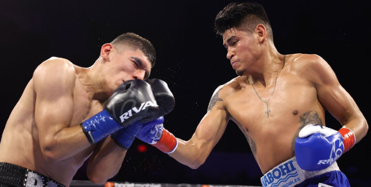 Emanual Navarrete is one of the most popular boxers in the world who comes in with a record of 36-1 with 30 knockouts.
